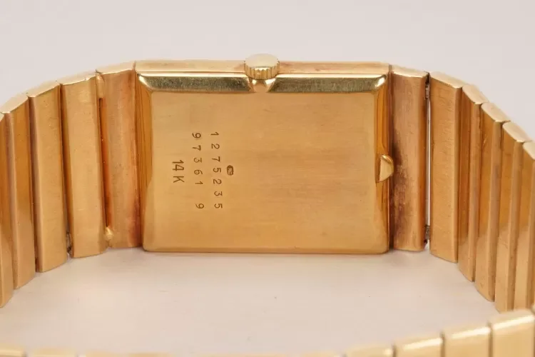 The Enduring Allure of a 14 kt Gold Watch